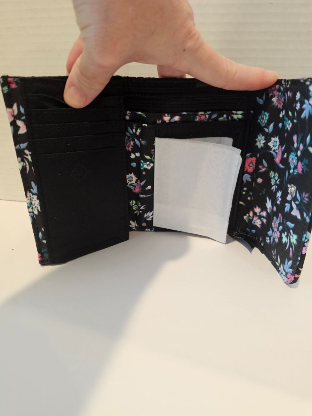 NWT RFID Riley Compact Wallet Botanical Ditsy Flowers Black Leaves Breast Cancer - Picture 7 of 13
